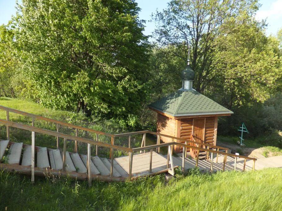 Клинский родник. Святой источник Николая Чудотворца в Московской области. Святой источник Николая Чудотворца в Коломне. Родник Николая Чудотворца. Источники в Губино Воскресенский район.