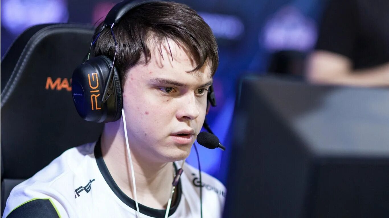 Electronic cs go. Денис шарипов нави. денис шарипов electronic. кс го денис шарипов.