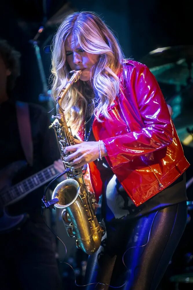 Кэнди далфер гитара. Кэнди Далфер. Candy Dulfer 2022. Голландская саксофонистка Кэнди Далфер. Кэнди Далфер 2020.