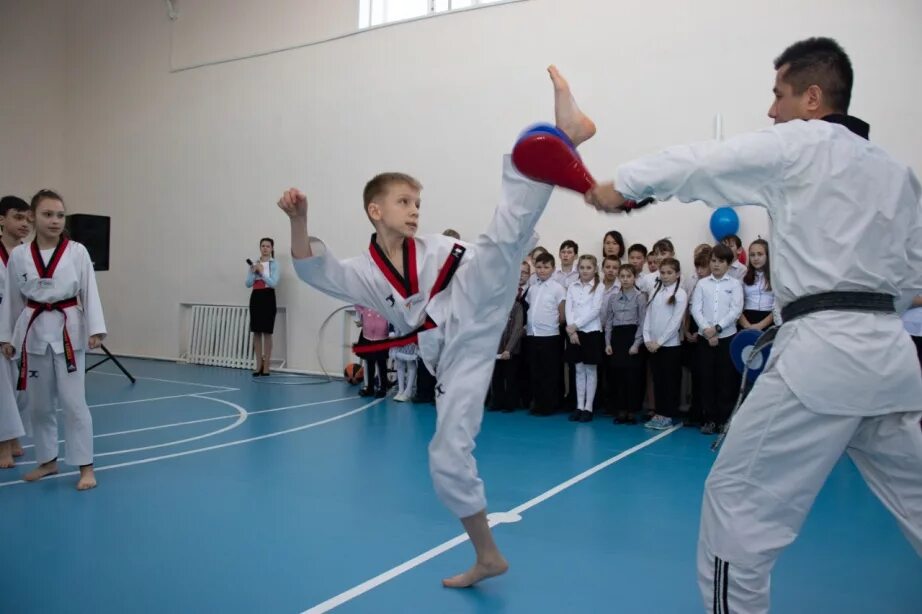 Погода малышево хабаровский край. С малышево школа хабаровский край. село малышево хабаровский школа. школа 1056 спортзал. школа 29 хабаровск спортзал.