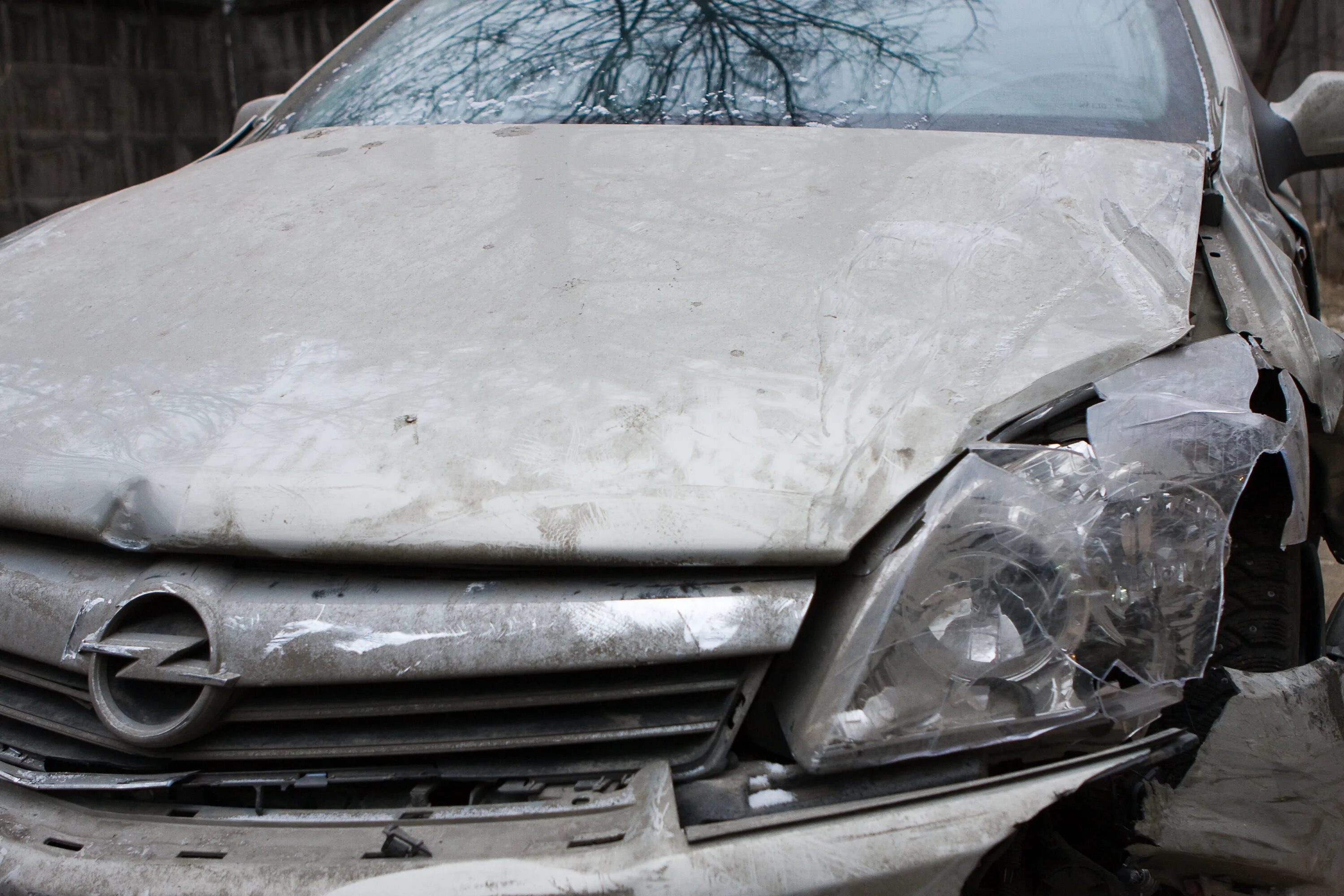 Текст разбитое стекло. Разбитый н. Эффект разбитого стекла. Разбитый монитор. Треснувшее окно.