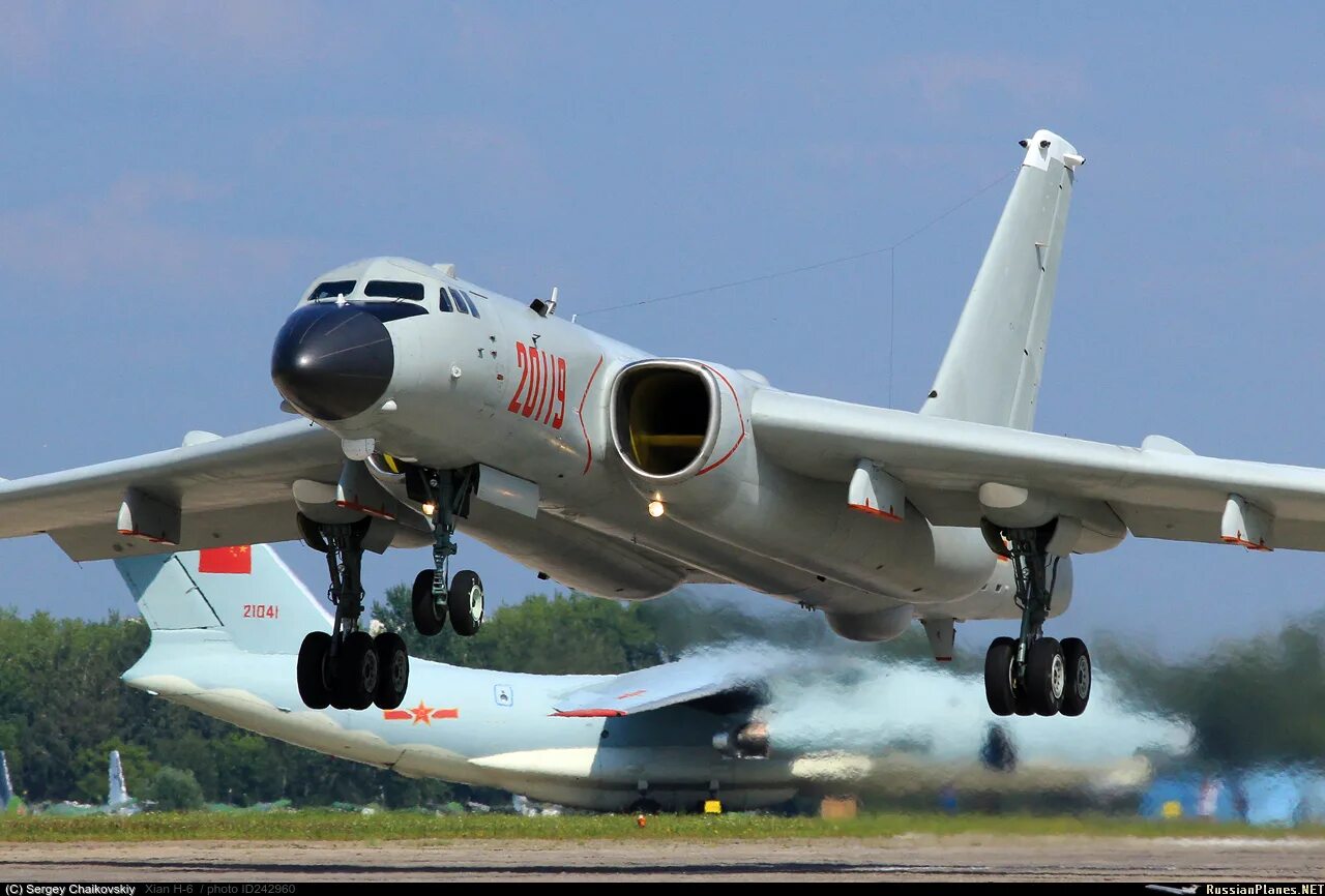 Хун-6к китайский стратегический бомбардировщик. Хун-6к китайский стратегический бомбардировщик. Ввс кнр xian h-6. Ввс кнр xian h-6. Ту-16 «хун-6» (китай).