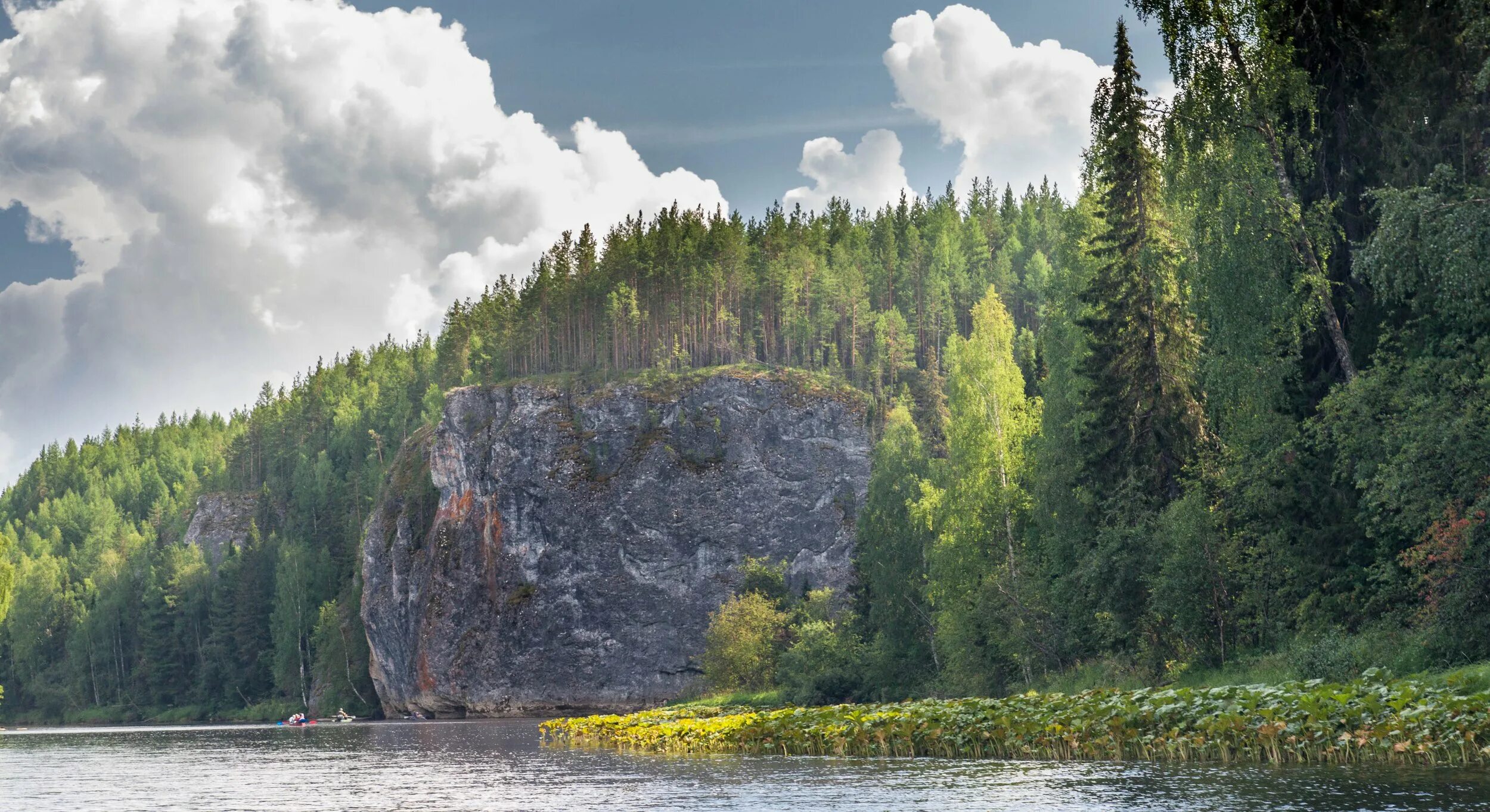 Река северная сосьва. Река Сосьва Денежкин камень. Заповедник Денежкин камень Свердловской области река Сосьва. Река Сосьва камень. Денежкин камень реки.