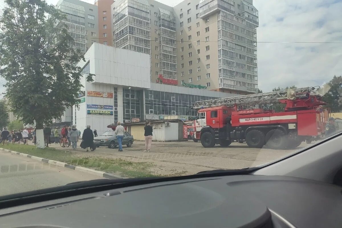 Тревога в твери. Пожар Маршала Конева. Пожар в Твери в ТРЦ. Пожар на улице Маршала Захарова сейчас. Пожар на Конева в Иркутске.