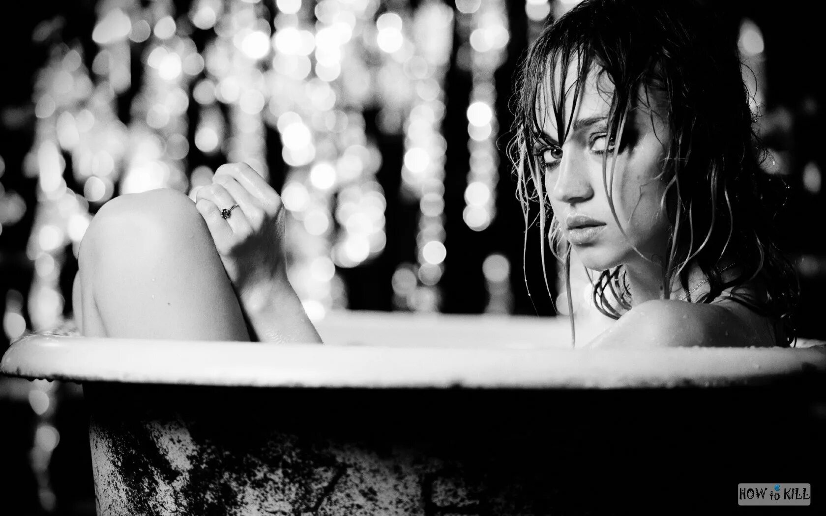 фотосессия в душе. человек в душе. девушка плачущая в ванной. девушка плачет под душем. девушка кричит в ванной.