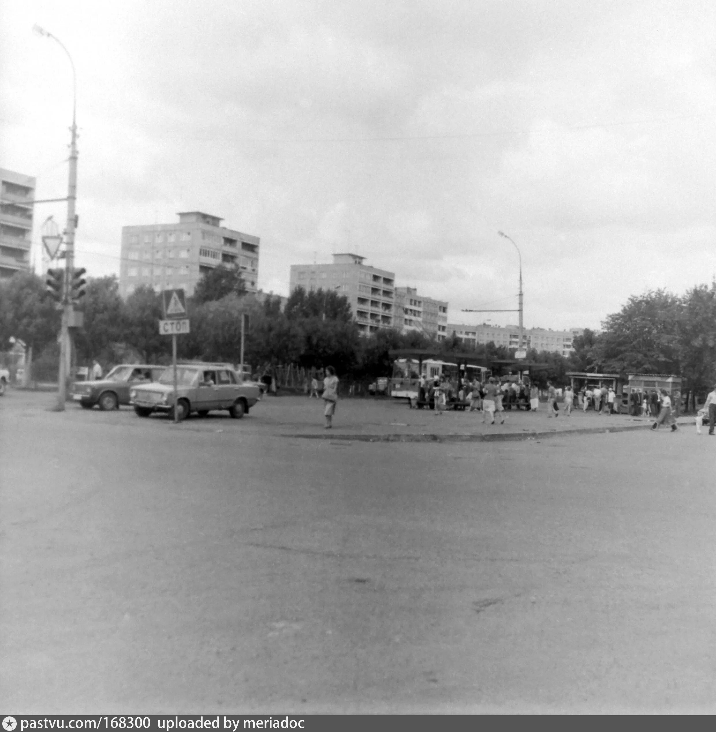 Гостиница центральная в ярославле в 1950 году. Ярославль 90 годы. Ярославль 90 годы. Ярославль 80е. Универмаг ярославль на площади труда.