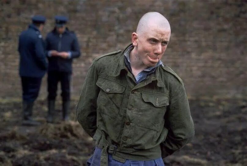 This is tim he. Made in britain 1982. tim roth made in britain. тим рот 1982.
