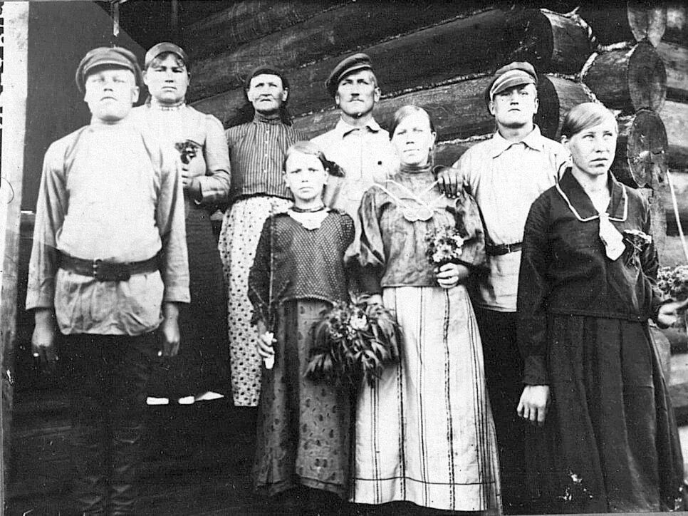 Какие группы алтайской семьи. Алтайцы 19 век. Ойротская область. Представители Алтайской семьи 19 в. Ойротская автономная область.фотографии.