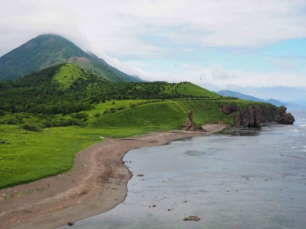 Мыс великан сахалин. Природа северного сахалина. Сахалин остров сокровищ или заповедный край. Полуостров южный сахалин. Сахалин остров сокровищ или заповедный край.