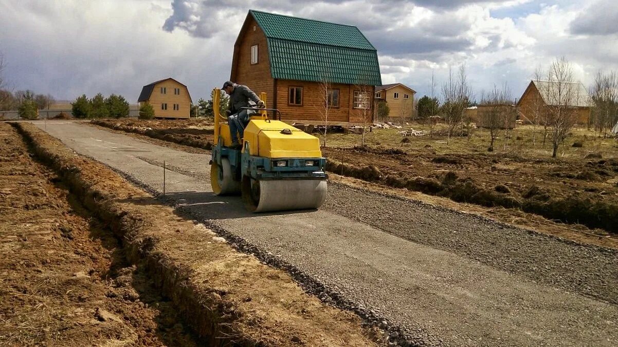 Строительство подъездных дорог. Дачные дороги. Строительство сельских дорог. Стройка дороги в деревне. Дачная дорога.