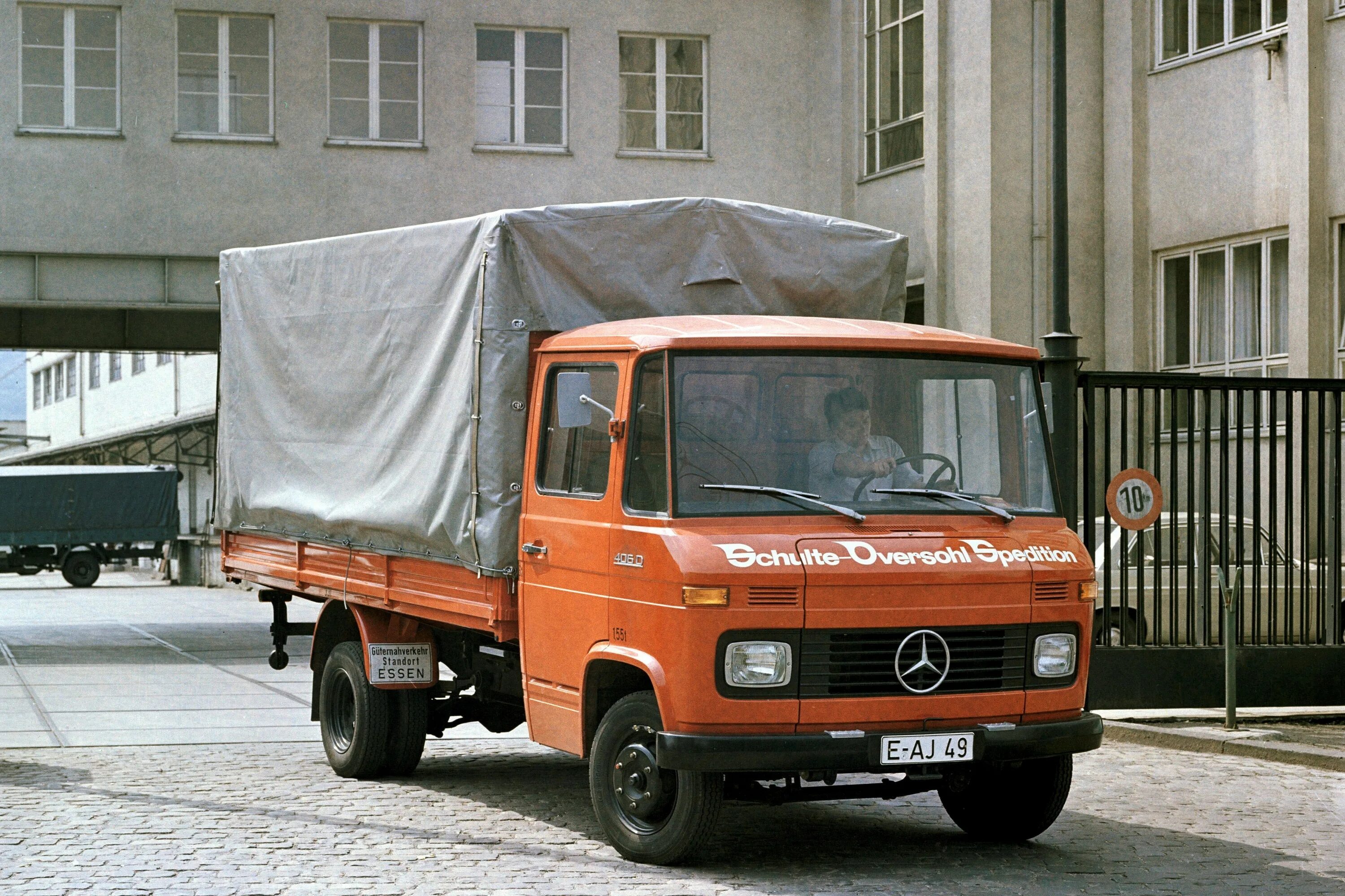 Mercedes-Benz t2. Mercedes-Benz t2 фургон. Мерседес т2 407д. Mercedes-Benz l 406.