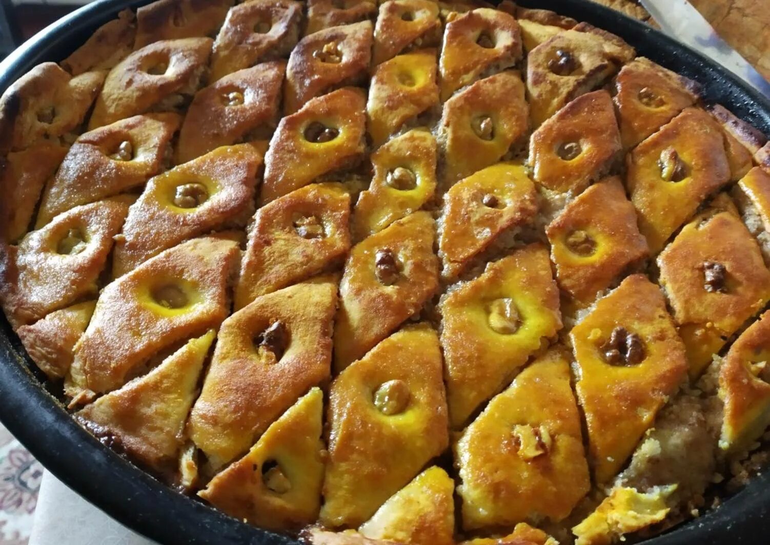 Пахлава в духовке рецепт. Пахлава бакинская. Пахлава медовая турецкая. Пахлава в духовке рецепт. Пахлава баклава.