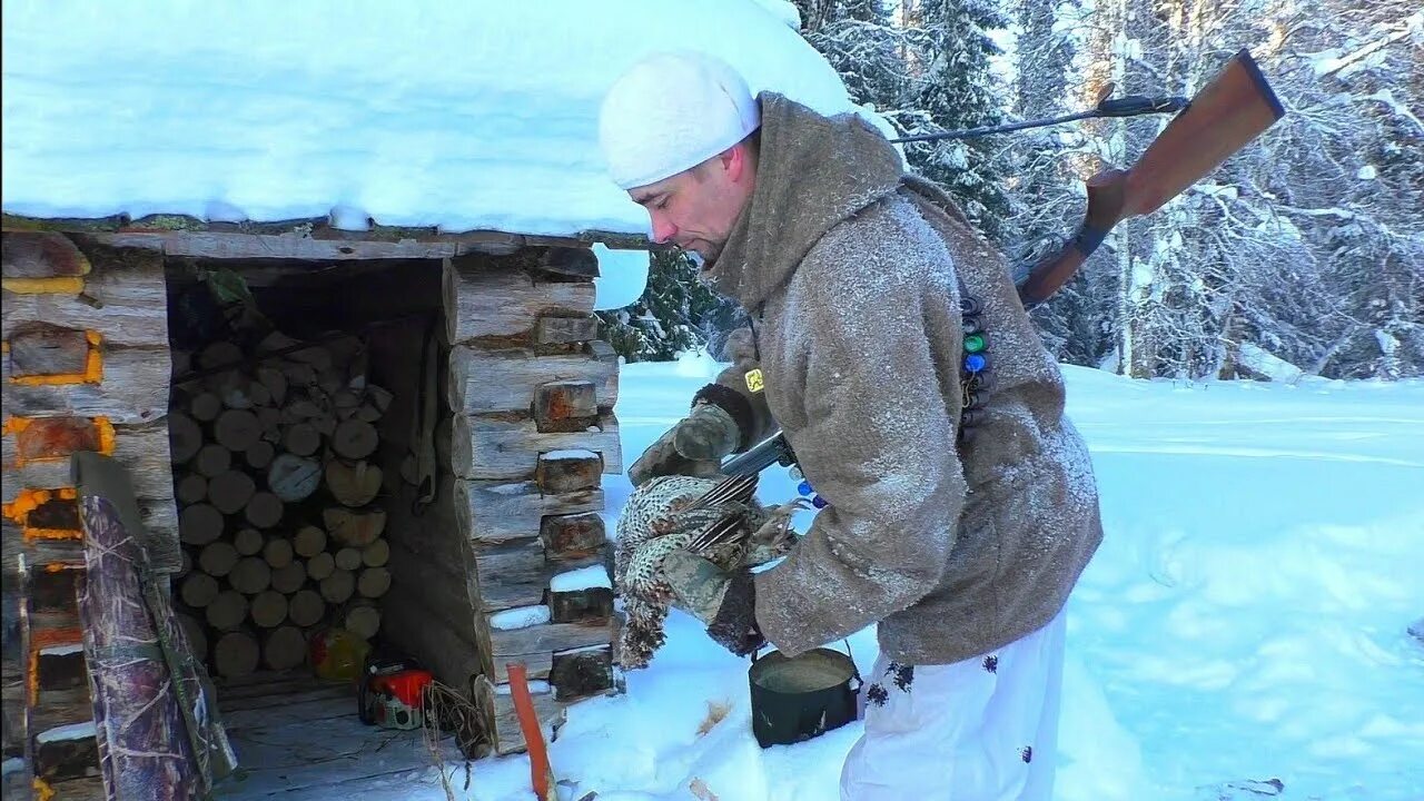 Поход по тайге. Зимняя охота в тайге. Охотник в тайге. Охота в тайге в2022222222222. Охотничья изба в тайге.