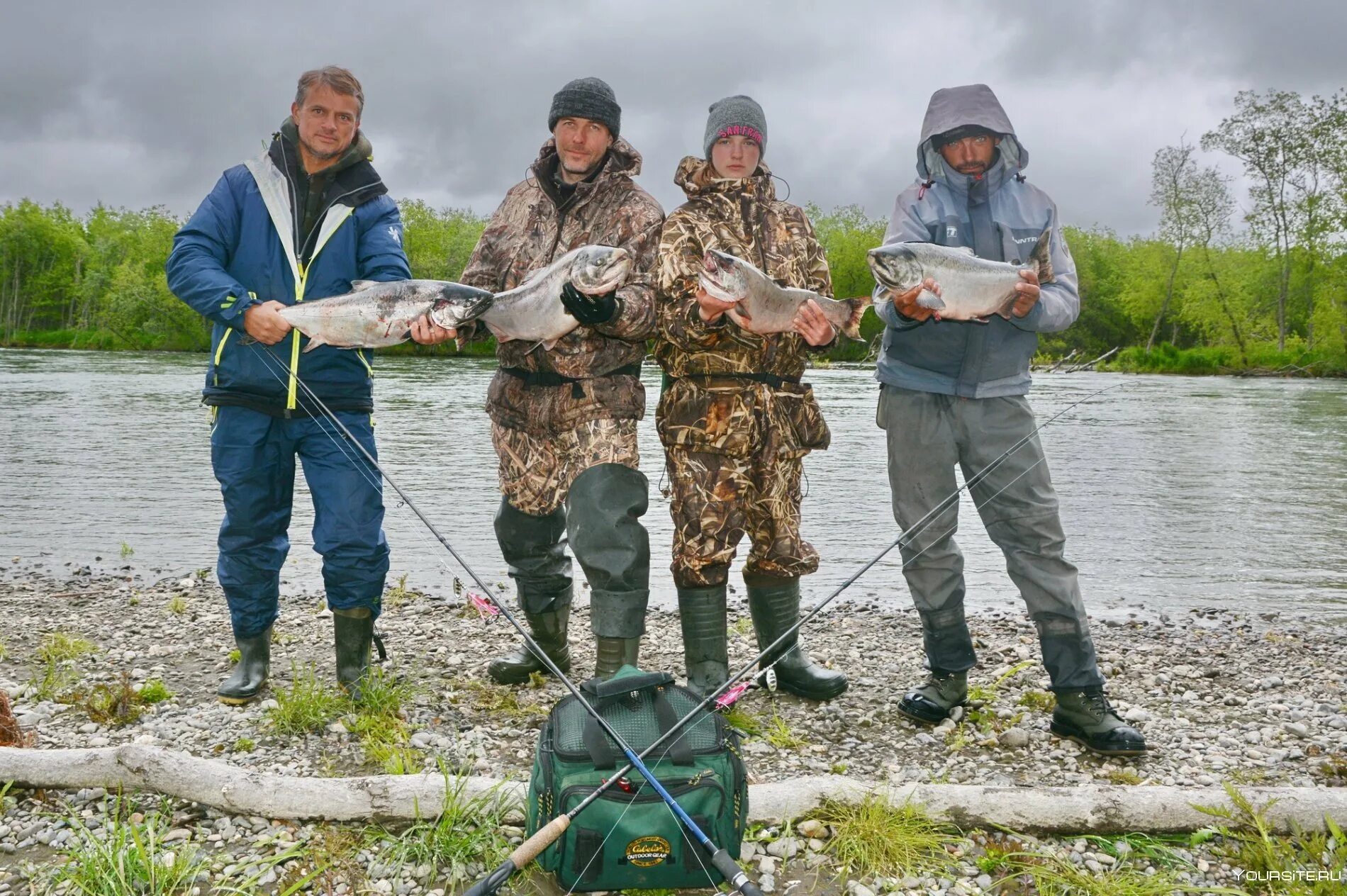 Рыбалка камчатка 2024. Спортивная рыбалка на Камчатке. Рыбалка на реках Камчатки. Рыбак Камчатки. Ловля рыбы на Камчатке.