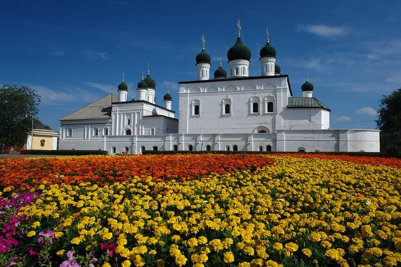 Собор монастыря троицы живоначальной астрахань. Троицкий собор астрахань. Храм троицы астрахань. Собор монастыря троицы живоначальной астрахань. Троицкий собор астраханского кремля.