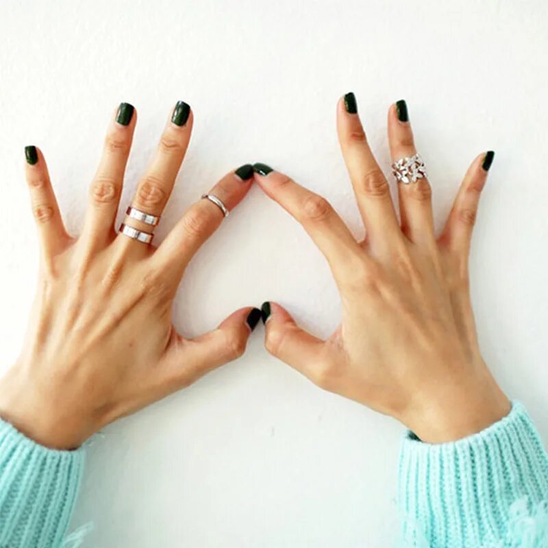 кольцо (украшение). Kylie jenner ногти. красивые кольца. ювелирные украшения. много колец на пальцах.