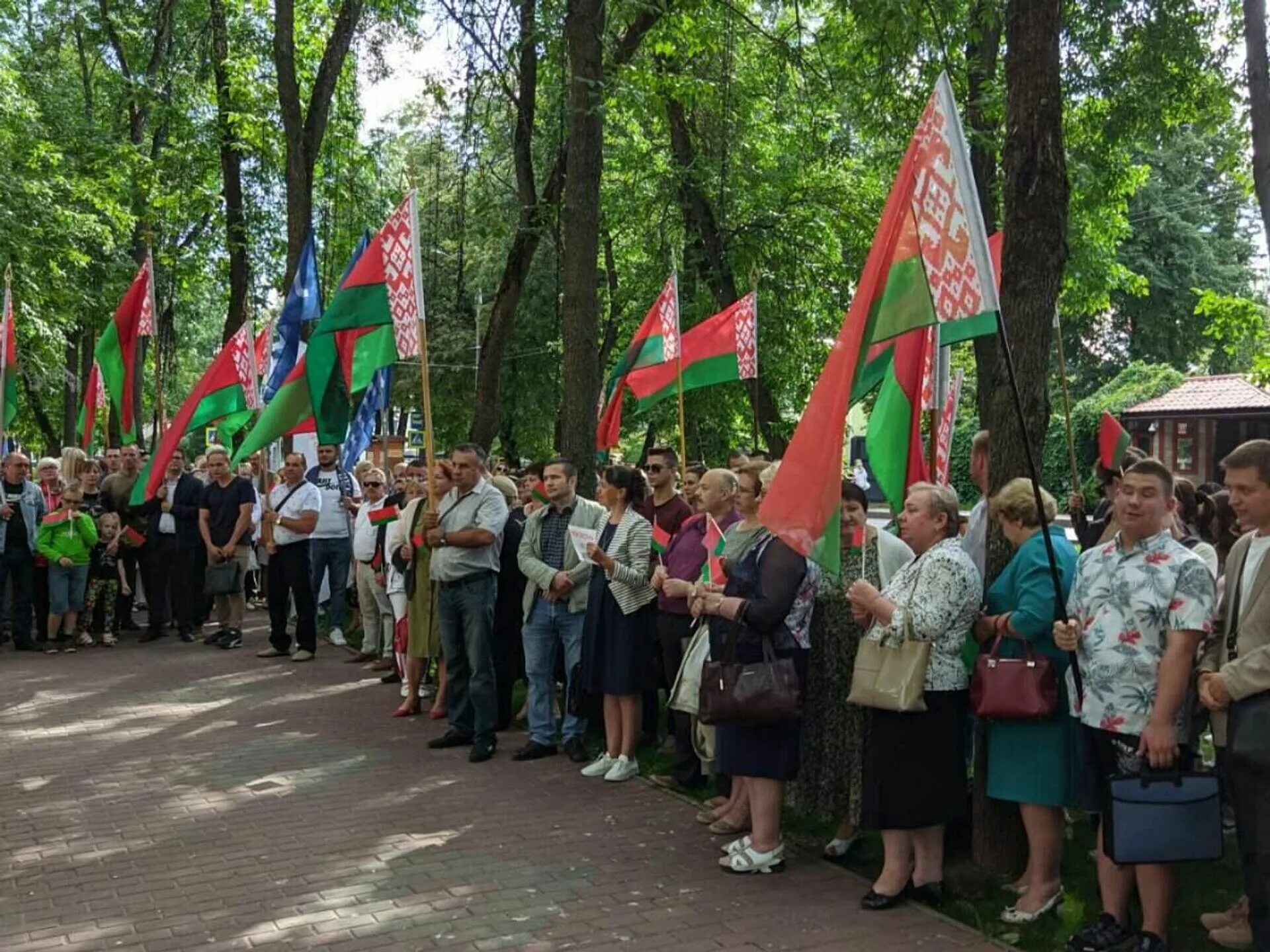 Новости сегодня последние свежие события беларуси читать. Консульство Беларуси в Латвии. Консульство Латвии в Витебске. Пикет. Новости Беларуси.