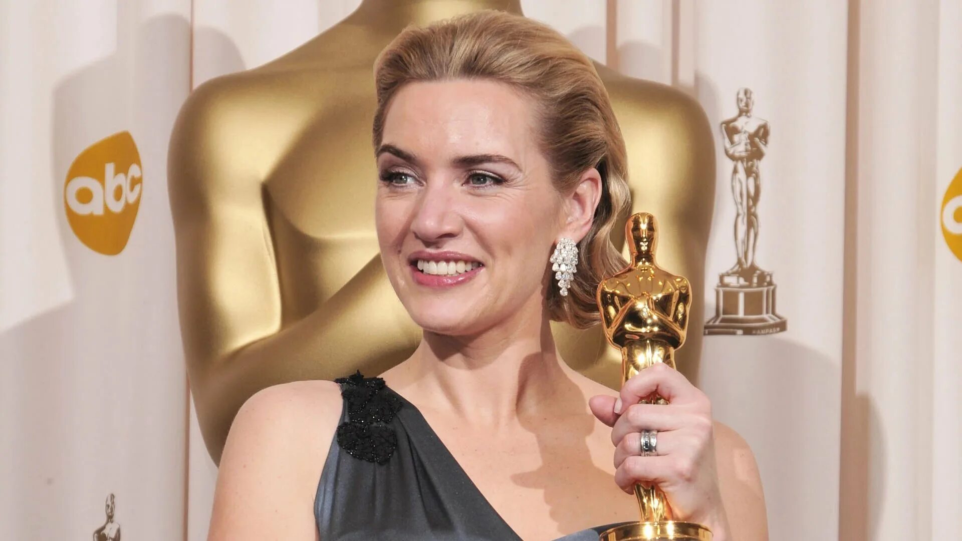 Кейт Уинслет Оскар. Kate Winslet Oscar. Кейт Уинслет Оскар 2007. Кейт Уинслет на вручении Оскара.