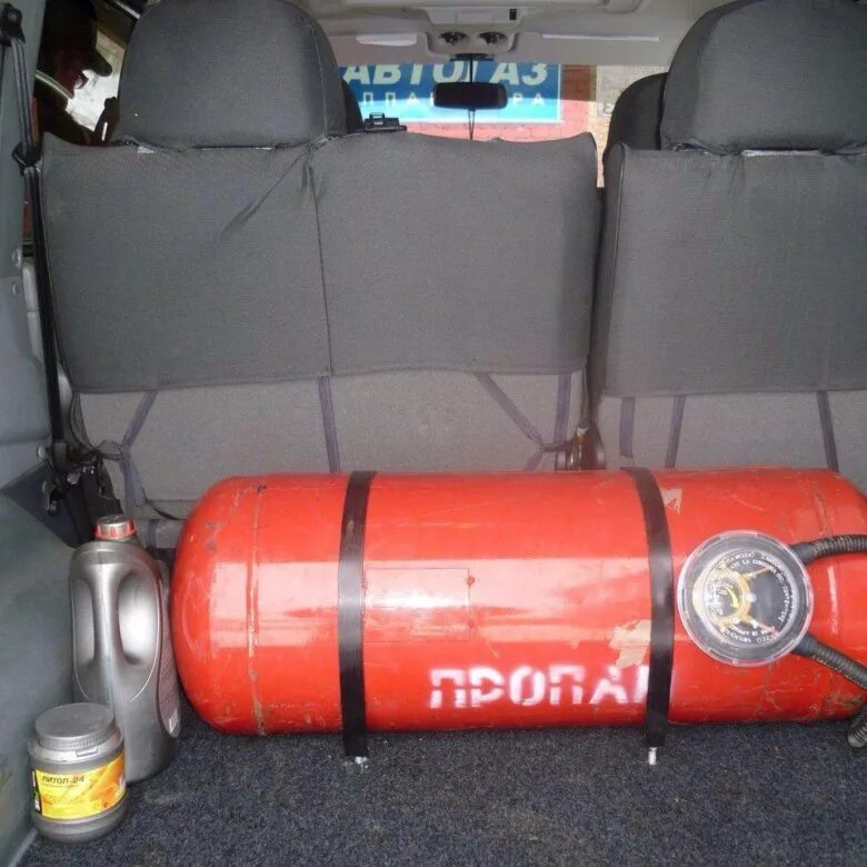 Можно перевозить газовый баллон в автомобиле. Авто газ баллон пропан. баллон пропановый 50 л,нзга. баллон с газом в автомобиле. плоские газовые баллоны для автомобилей.