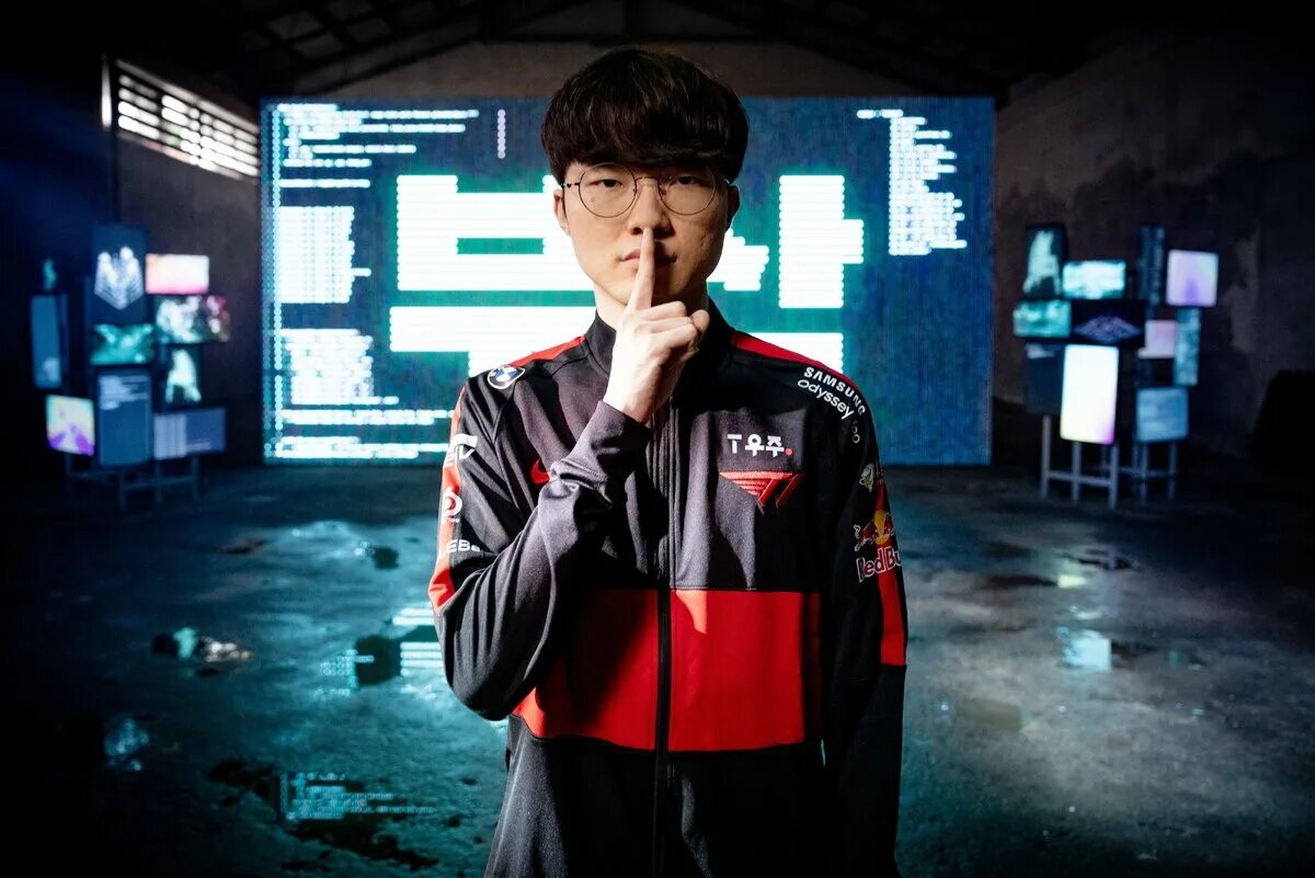 Faker js. Ли «faker» сан хек. faker 2025. фейкер лига легенд. faker 2013.
