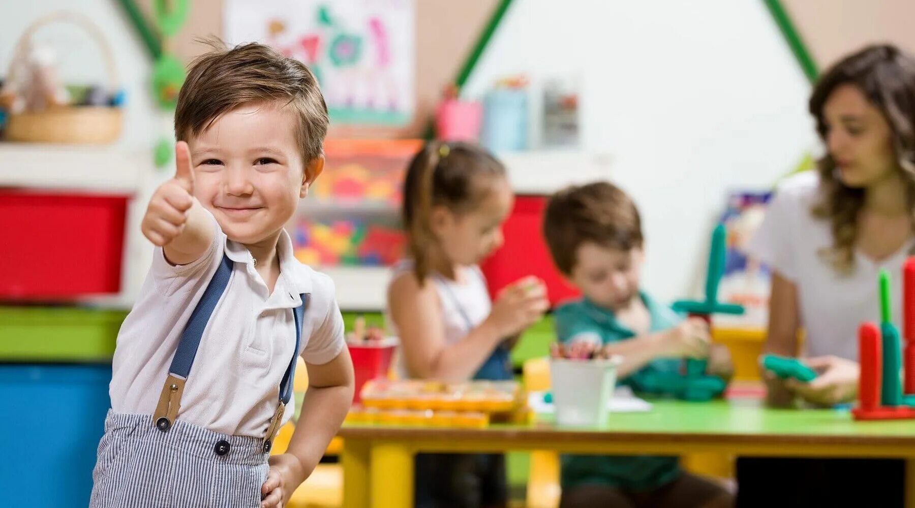 Дети в детском саду. Дети разных рас. Kids one school. Kids one school. High school kids.
