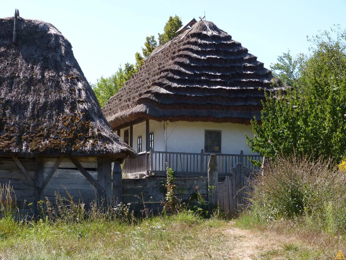 Ukrainian homes. Хата мазанка. Хатынки. Украинская казачья хата мазанка. Хата мазанка кубань.