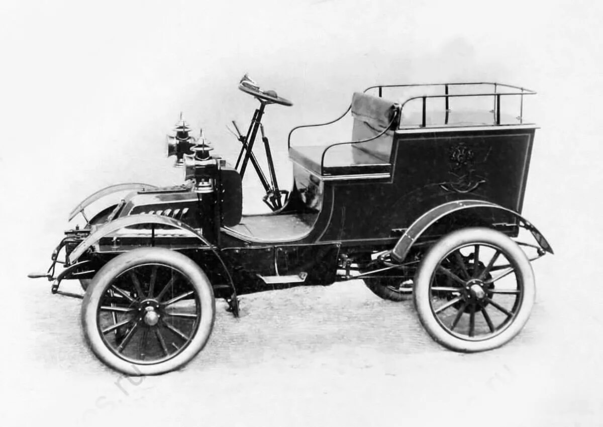 Акция первый автомобиль. Первый российский автомобиль 1896. Яковлев фрезе автомобиль.