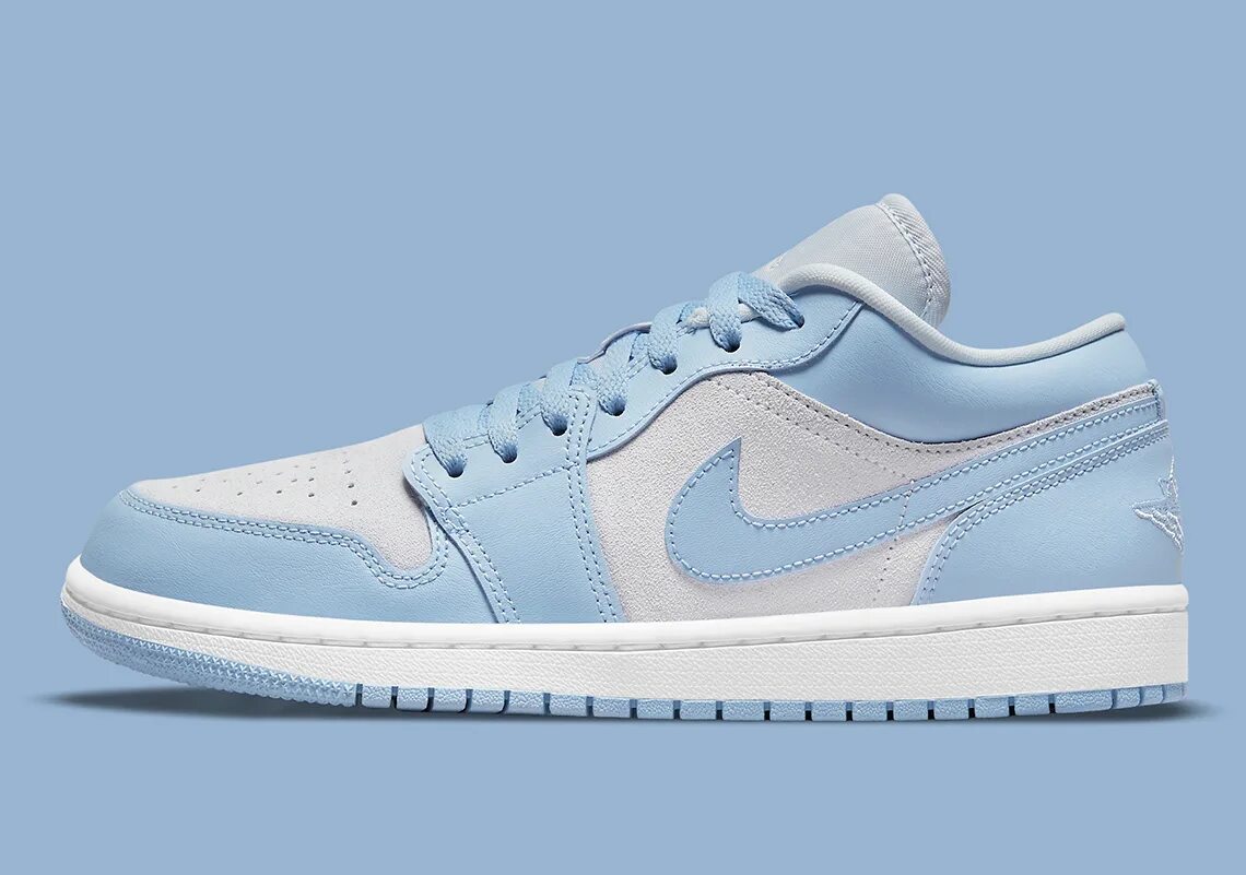 Найки светлые. Wmns Air Jordan 1 Low University Blue. Nike Air Jordan 1 Low голубые. Jordan 1 Low синие. Wmns Nike Air Jordan 1 Low University Blue.