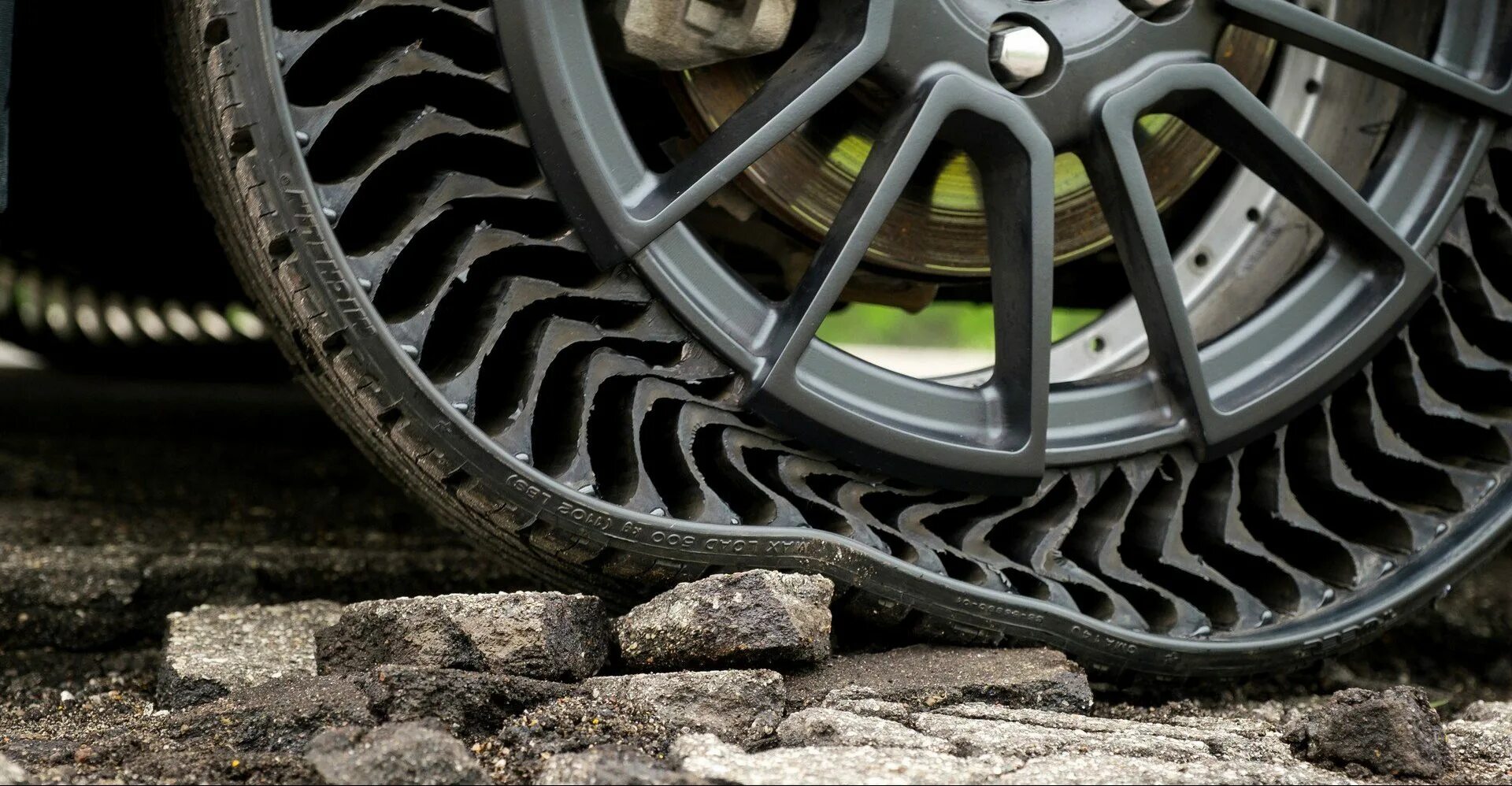 Е колесо шины. Безвоздушные шины michelin. безвоздушные колёса мишлен. airless tires michelin. бескамерная шина от мишлен.