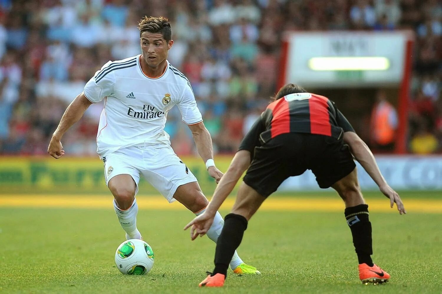 Футбол тренировка. Футбол ноги. Фишки футбольные тренировочные. Футболист дриблинг. Какая сумасшедшая дриблинг fifa 23.