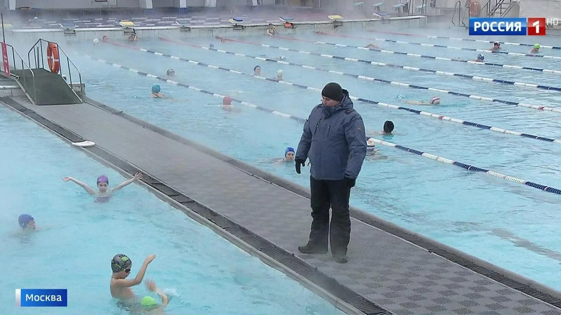 Бассейн чайка в москве разовое посещение. Открытый бассейн чайка в москве. открытый бассейн в москве чайка зимой. бассейн чайка в москве зимой.