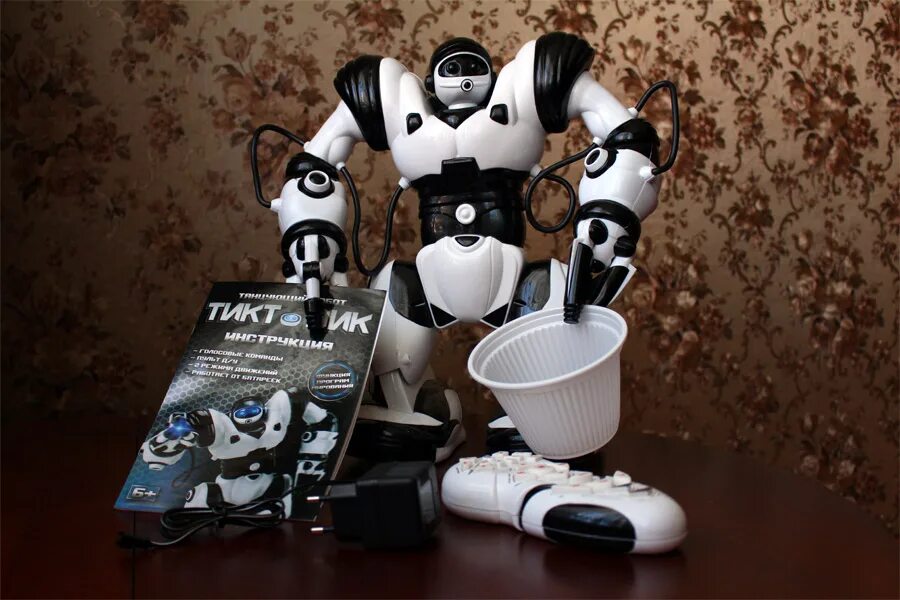 Робот-собака чип 805 wowwee. Робот mini mip. Робот пес. Танцующий робот на пульту. Робот собака чип.