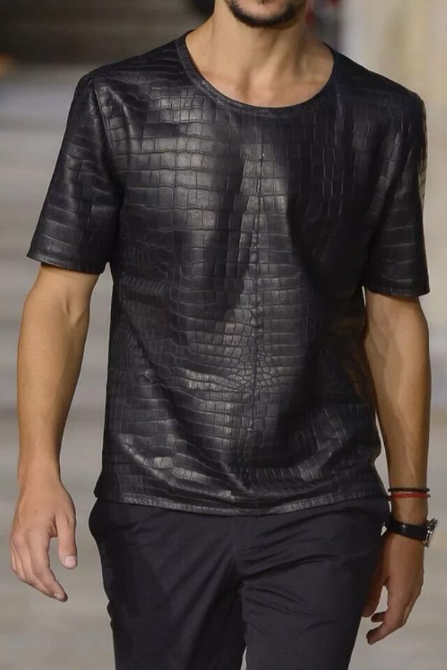 Футболка с коротким рукавом мужская. Мужские футболки натуральные. Футболка под кожу мужская. Topman футболка. Мужские футболки натуральные.