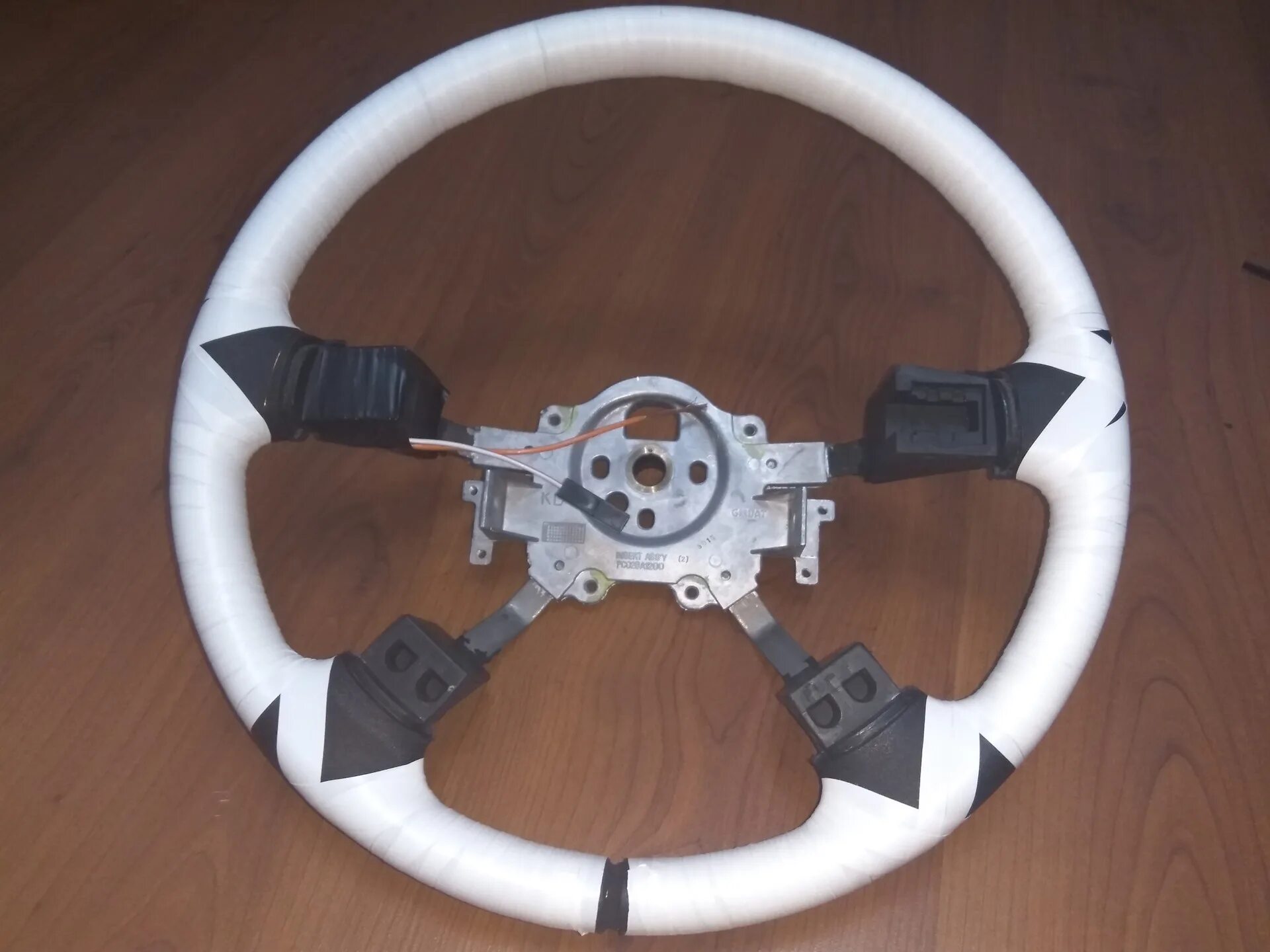 Подогрев руля приора. Подогрев руля. Подогрев руля своими руками. Зимний комфорт prado 2022 подогрев руля. Руль с подогревом l320.