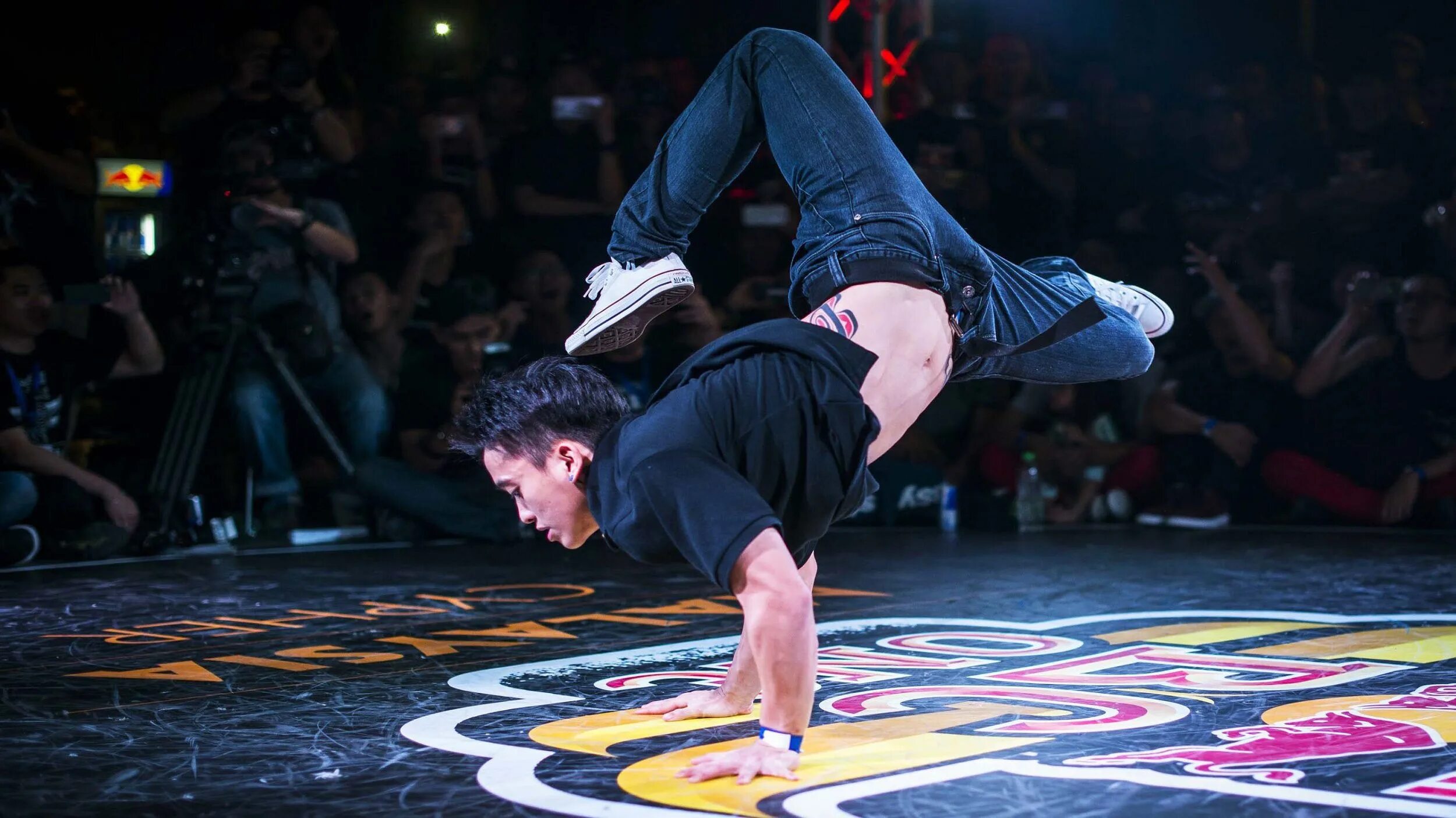 Брейк данс олимпийский. Брейк данс олимпийский вид спорта. Брейк данс red bull. Брейк дансеры субкультура. Брейк данс 2022.