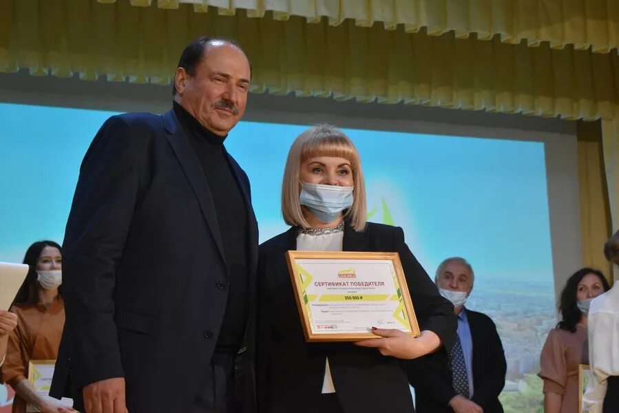 Дк горняк старый оскол. Мкр горняк 10 старый оскол. Концертный зал в горняке старый оскол. Горняк 34 старый оскол. Цкр горняк старый оскол.