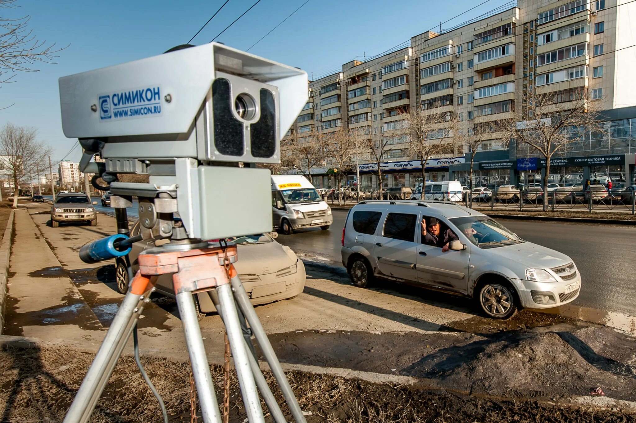 Городские камеры оренбург. Дорожная камера на треноге. Название камер треноги. Тренога на дороге. Многофункциональные камеры на дорогах.