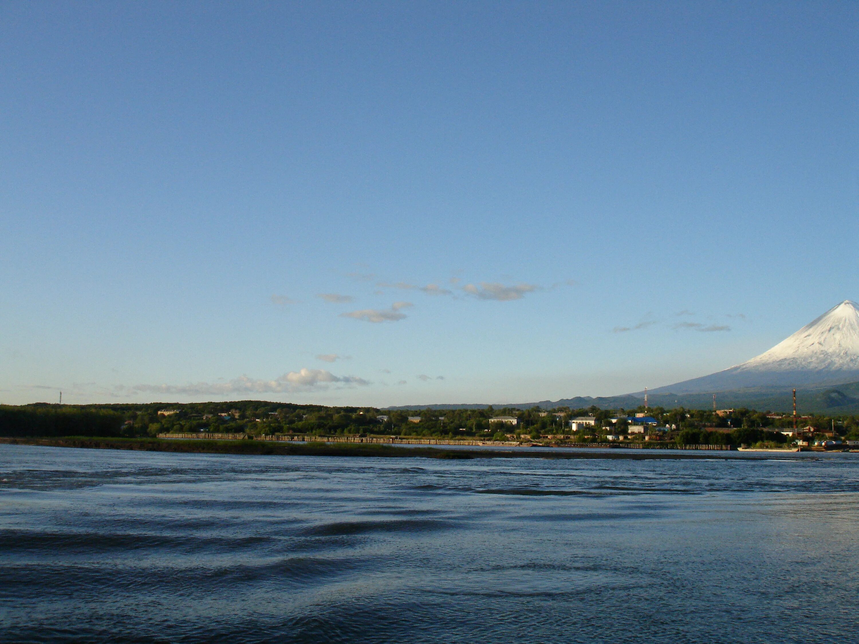 В каком заливе бухта лососей 5 букв. Остров сахалин карта география. Залив лососей сахалин. Залив владимира пляж. Шантарские острова большой шантар.