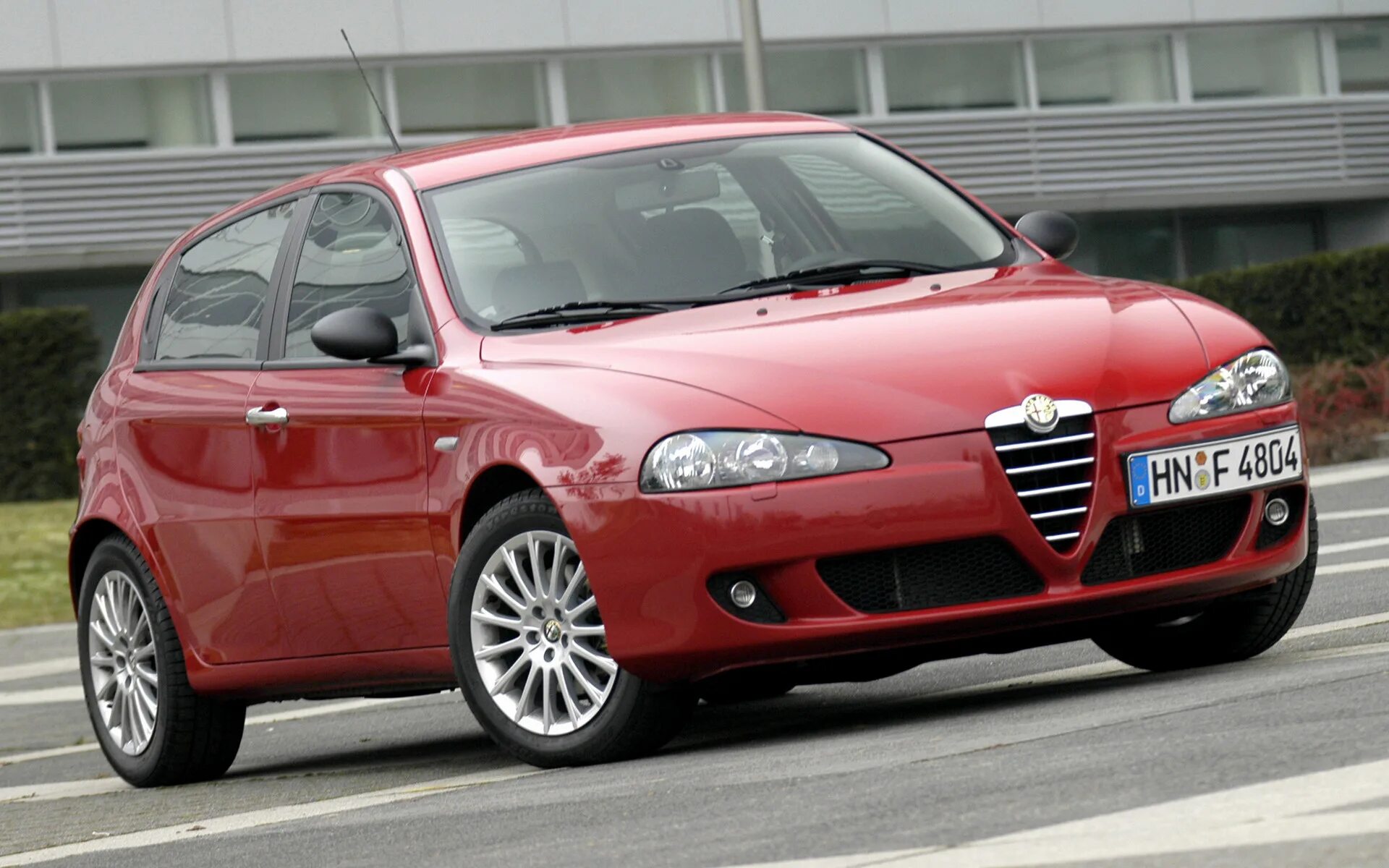 Альфа ромео 5. Alfa Romeo 147. Альфа Ромео 147. Alfa Romeo 147 2004. Alfa Romeo 147 2010.