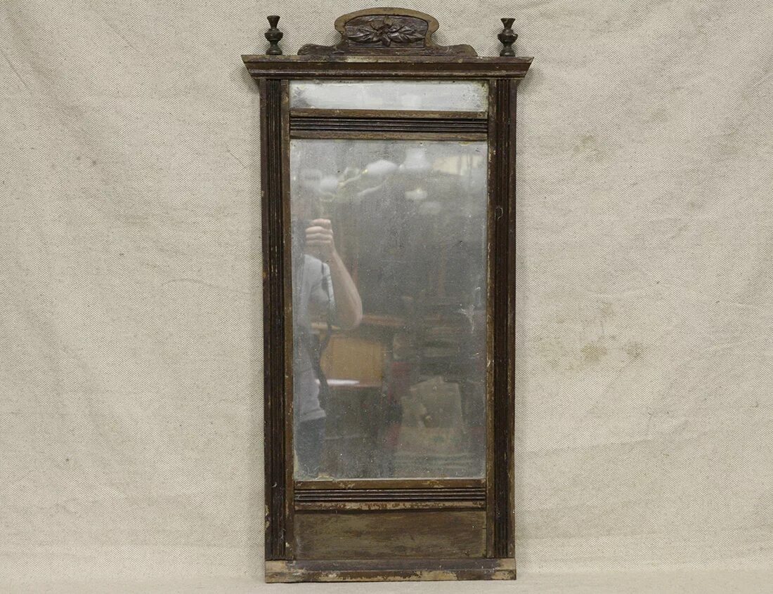 Антикварное зеркало. Старинное зеркало. Старинные зеркала антиквариат. Зеркало 18 века. Старое зеркало старого сайта фонбет