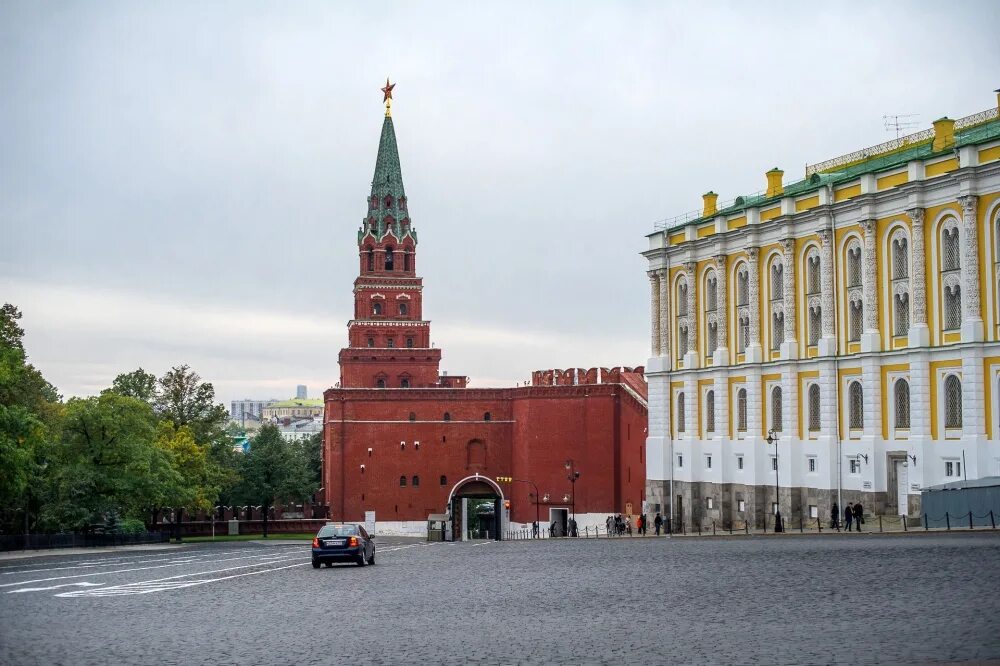 Боровицкая башня Московского Кремля. Боровицкая (Предтеченская) башня. Боровицкие ворота Кремля. Москва Боровицкая башня Боровицкий холм. Зодчий московского кремля