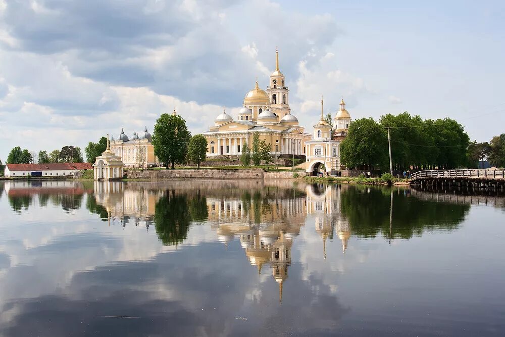 Селигер экскурсии. Монастырь нило-столобенская пустынь. нило-столобенская пустынь осташков. осташков монастырь нилова пустынь. нило-столобенская пустынь на озере селигер.