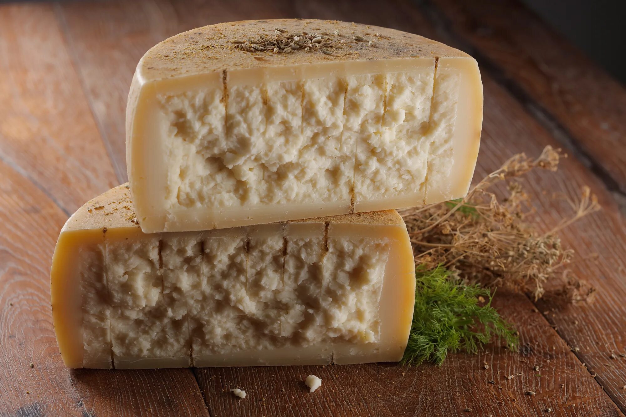 Пекорино романо сыр. Пекорино Романо. Pecorino Romano сыр. Пекорино Тоскано. Сергиева заводь сыроварня.