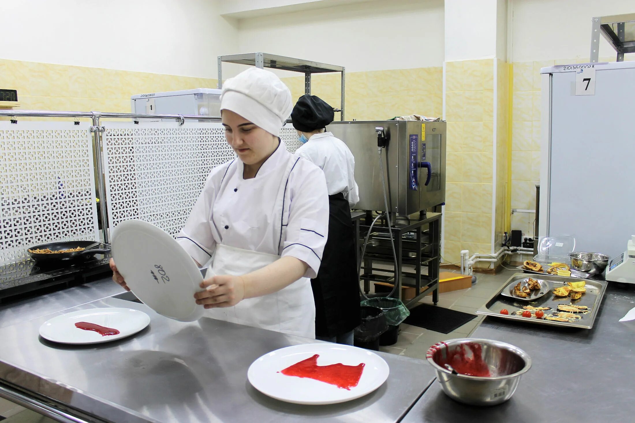 Гапоу огк. Апатитский политехнический колледж имени Голованова. Демонстрационный экзамен по компетенции «Поварское дело». Поварское дело. Демонстрационный экзамен в колледже Поварское дело.