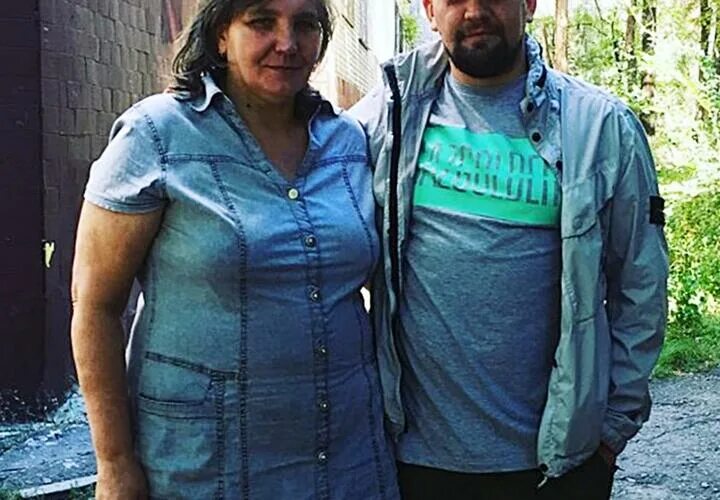 Мама басты. Мама васи вакуленко. баста василий вакуленко семья. василий вакуленко родители. баста и его мама.