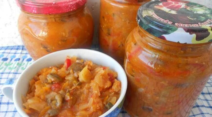 Рецепт солянки на зиму с фото. Солянка грибная консервированная. капустно-грибная солянка. солянка грибная в банках. солянка грибная. заготовки на зиму..