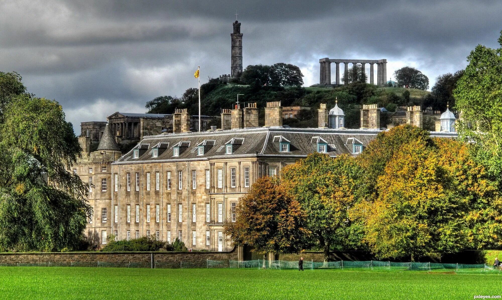 File:Edinburgh, Palace of Holyroodhouse (26840809729).jpg - Wikimedia Commons