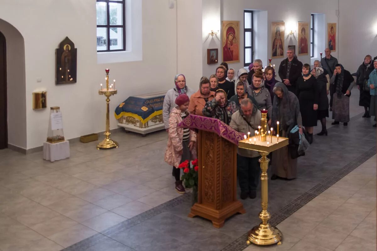 Расписание служб в храме ольги в останкино. Службы храм ольги. Святой в камилавке. Храм ольги в останкино духовенство. Мнение церкви ольги.