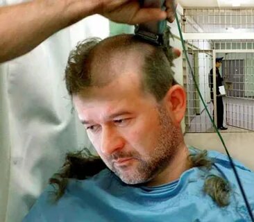 Сон подстригся налысо