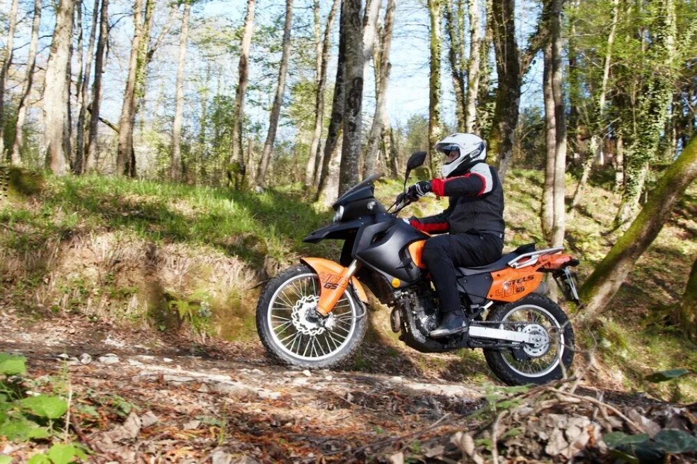 Мотоциклист. Stels 400 gs. Людиново мототехника. Авария в калужской области с мотоциклом. Малоярославец слет байкеров 2022.